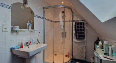 Perigordine sur hauteur avec vue degagée sur la Vallée.