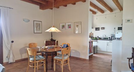 Perigordine sur hauteur avec vue degagée sur la Vallée.