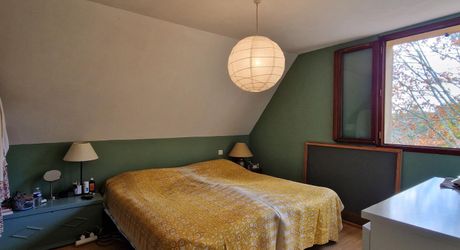 Perigordine sur hauteur avec vue degagée sur la Vallée.