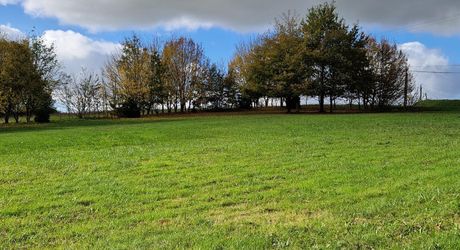 Perigordine sur hauteur avec vue degagée sur la Vallée.