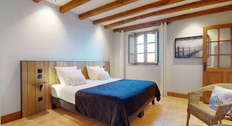 Propriété d'exception en Périgord Noir avec vue époustouflante, chambres d'hôtes, gîte, piscine et 27 hectares de forêts et prairies