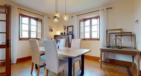 Propriété d'exception en Périgord Noir avec vue époustouflante, chambres d'hôtes, gîte, piscine et 27 hectares de forêts et prairies