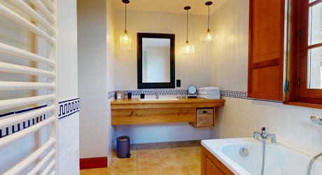 Propriété d'exception en Périgord Noir avec vue époustouflante, chambres d'hôtes, gîte, piscine et 27 hectares de forêts et prairies