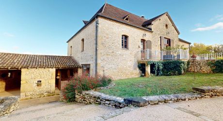 Propriété d'exception en Périgord Noir avec vue époustouflante, chambres d'hôtes, gîte, piscine et 27 hectares de forêts et prairies