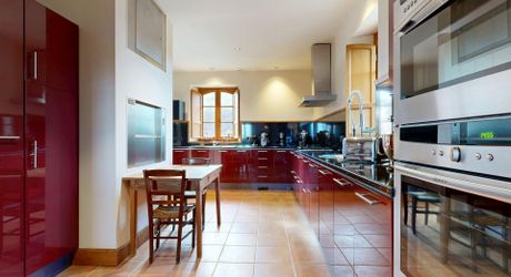 Propriété d'exception en Périgord Noir avec vue époustouflante, chambres d'hôtes, gîte, piscine et 27 hectares de forêts et prairies