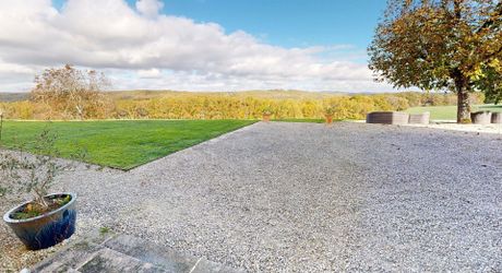 Propriété d'exception en Périgord Noir avec vue époustouflante, chambres d'hôtes, gîte, piscine et 27 hectares de forêts et prairies