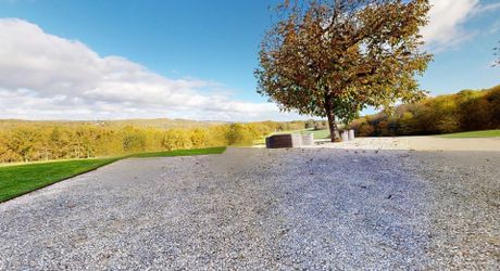 Propriété d'exception en Périgord Noir avec vue époustouflante, chambres d'hôtes, gîte, piscine et 27 hectares de forêts et prairies