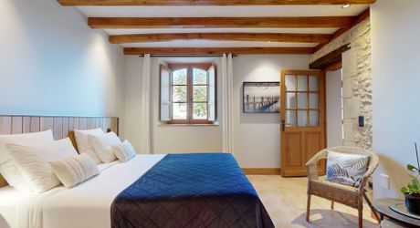 Propriété d'exception en Périgord Noir avec vue époustouflante, chambres d'hôtes, gîte, piscine et 27 hectares de forêts et prairies