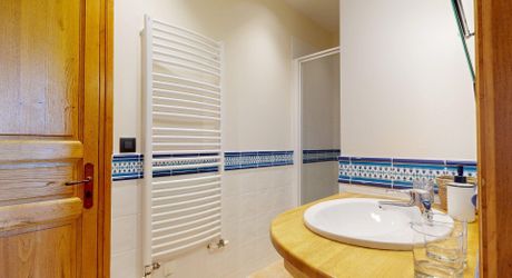 Propriété d'exception en Périgord Noir avec vue époustouflante, chambres d'hôtes, gîte, piscine et 27 hectares de forêts et prairies