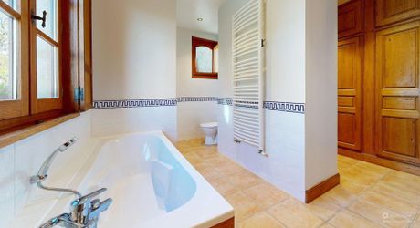 Propriété d'exception en Périgord Noir avec vue époustouflante, chambres d'hôtes, gîte, piscine et 27 hectares de forêts et prairies