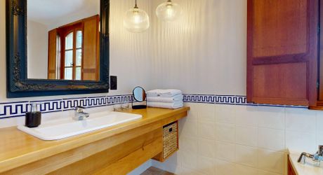 Propriété d'exception en Périgord Noir avec vue époustouflante, chambres d'hôtes, gîte, piscine et 27 hectares de forêts et prairies