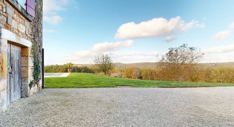 Propriété d'exception en Périgord Noir avec vue époustouflante, chambres d'hôtes, gîte, piscine et 27 hectares de forêts et prairies