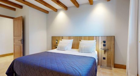 Propriété d'exception en Périgord Noir avec vue époustouflante, chambres d'hôtes, gîte, piscine et 27 hectares de forêts et prairies