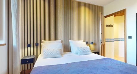 Propriété d'exception en Périgord Noir avec vue époustouflante, chambres d'hôtes, gîte, piscine et 27 hectares de forêts et prairies