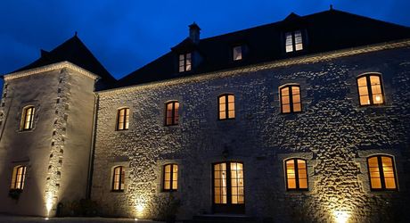 Propriété d'exception en Périgord Noir avec vue époustouflante, chambres d'hôtes, gîte, piscine et 27 hectares de forêts et prairies