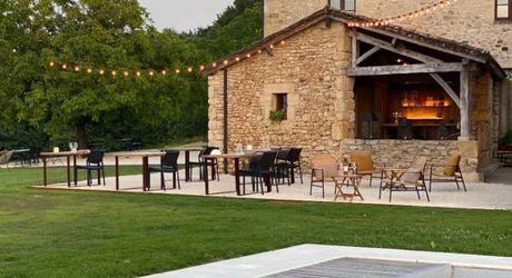 Propriété d'exception en Périgord Noir avec vue époustouflante, chambres d'hôtes, gîte, piscine et 27 hectares de forêts et prairies