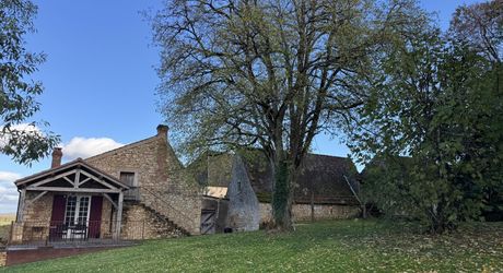 Propriété d'exception en Périgord Noir avec vue époustouflante, chambres d'hôtes, gîte, piscine et 27 hectares de forêts et prairies