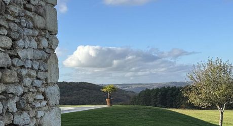 Propriété d'exception en Périgord Noir avec vue époustouflante, chambres d'hôtes, gîte, piscine et 27 hectares de forêts et prairies