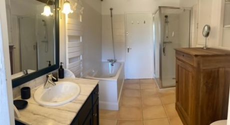 Propriété d'exception en Périgord Noir avec vue époustouflante, chambres d'hôtes, gîte, piscine et 27 hectares de forêts et prairies