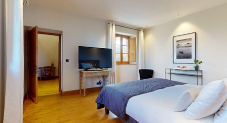 Propriété d'exception en Périgord Noir avec vue époustouflante, chambres d'hôtes, gîte, piscine et 27 hectares de forêts et prairies