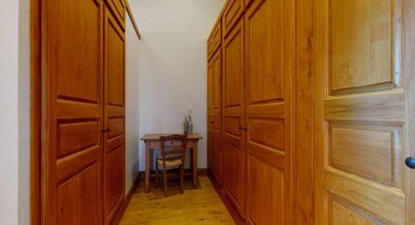 Propriété d'exception en Périgord Noir avec vue époustouflante, chambres d'hôtes, gîte, piscine et 27 hectares de forêts et prairies