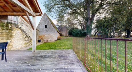 Propriété d'exception en Périgord Noir avec vue époustouflante, chambres d'hôtes, gîte, piscine et 27 hectares de forêts et prairies