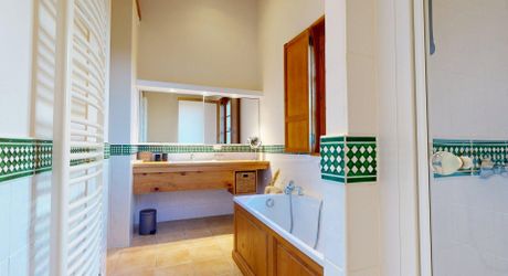 Propriété d'exception en Périgord Noir avec vue époustouflante, chambres d'hôtes, gîte, piscine et 27 hectares de forêts et prairies