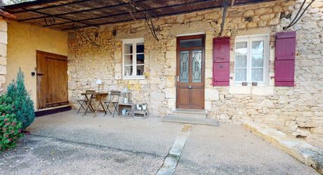 Propriété d'exception en Périgord Noir avec vue époustouflante, chambres d'hôtes, gîte, piscine et 27 hectares de forêts et prairies