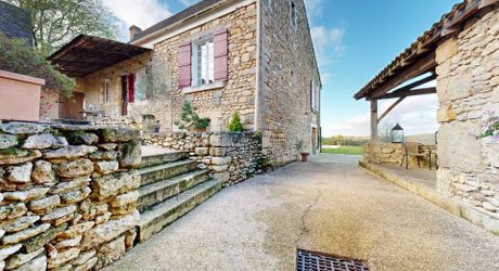 Propriété d'exception en Périgord Noir avec vue époustouflante, chambres d'hôtes, gîte, piscine et 27 hectares de forêts et prairies