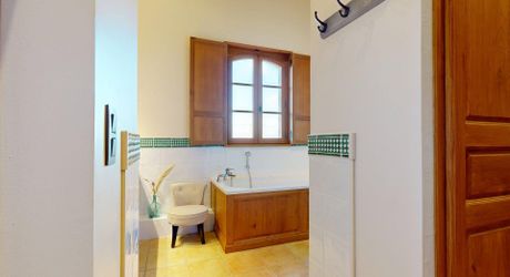 Propriété d'exception en Périgord Noir avec vue époustouflante, chambres d'hôtes, gîte, piscine et 27 hectares de forêts et prairies