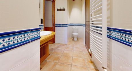 Propriété d'exception en Périgord Noir avec vue époustouflante, chambres d'hôtes, gîte, piscine et 27 hectares de forêts et prairies