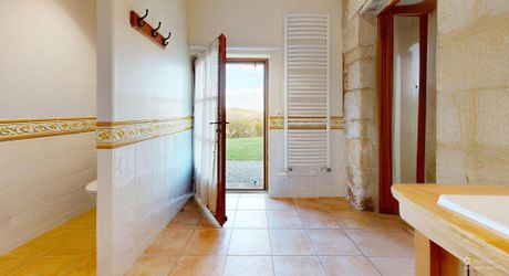 Propriété d'exception en Périgord Noir avec vue époustouflante, chambres d'hôtes, gîte, piscine et 27 hectares de forêts et prairies