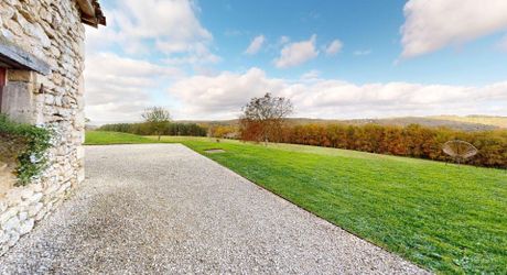 Propriété d'exception en Périgord Noir avec vue époustouflante, chambres d'hôtes, gîte, piscine et 27 hectares de forêts et prairies