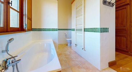 Propriété d'exception en Périgord Noir avec vue époustouflante, chambres d'hôtes, gîte, piscine et 27 hectares de forêts et prairies