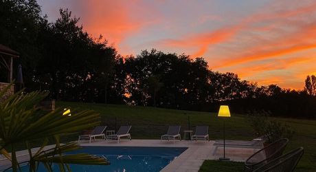 Propriété d'exception en Périgord Noir avec vue époustouflante, chambres d'hôtes, gîte, piscine et 27 hectares de forêts et prairies