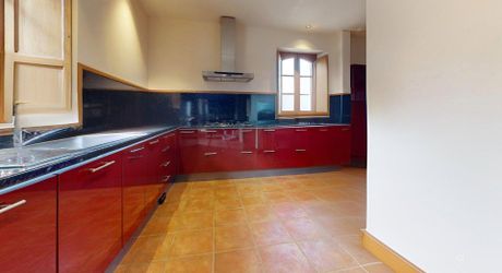 Propriété d'exception en Périgord Noir avec vue époustouflante, chambres d'hôtes, gîte, piscine et 27 hectares de forêts et prairies