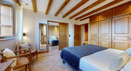 Propriété d'exception en Périgord Noir avec vue époustouflante, chambres d'hôtes, gîte, piscine et 27 hectares de forêts et prairies