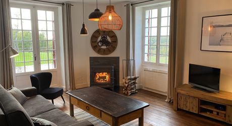 Propriété d'exception en Périgord Noir avec vue époustouflante, chambres d'hôtes, gîte, piscine et 27 hectares de forêts et prairies