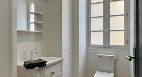 FURNISHED RENTAL In the heart of SAINT CYPRIEN 2 bedrooms, 2 bathrooms with shared pool and garden access
