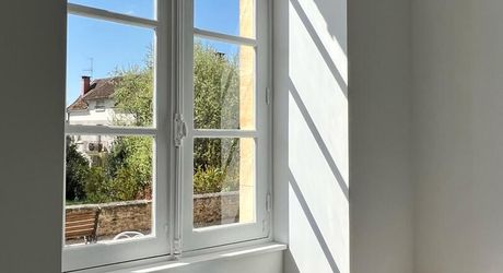 FURNISHED RENTAL In the heart of SAINT CYPRIEN 2 bedrooms, 2 bathrooms with shared pool and garden access