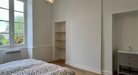 FURNISHED RENTAL In the heart of SAINT CYPRIEN 2 bedrooms, 2 bathrooms with shared pool and garden access