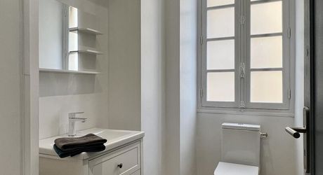 FURNISHED RENTAL In the heart of SAINT CYPRIEN 2 bedrooms, 2 bathrooms with shared pool and garden access