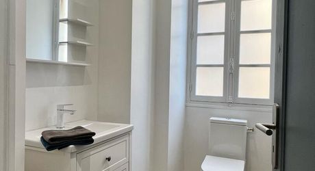 FURNISHED RENTAL In the heart of SAINT CYPRIEN 2 bedrooms, 2 bathrooms with shared pool and garden access
