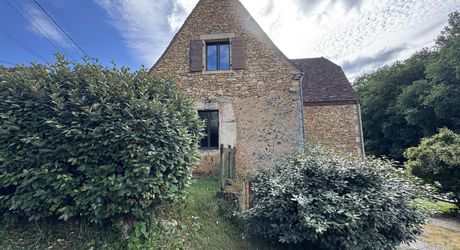 Maison ancienne avec piscine au calme !