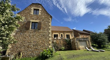 Maison ancienne avec piscine au calme !