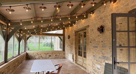 Propriété ancienne avec vue sur la Dordogne, idéale pour maison familiale ou projet de restaurant au bord de l’eau