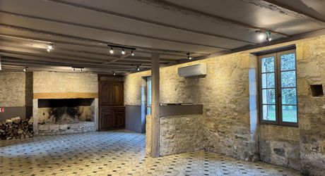 Propriété ancienne avec vue sur la Dordogne, idéale pour maison familiale ou projet de restaurant au bord de l’eau