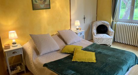 Une maison de caractère au cœur du Périgord Noir - Grande maison familiale avec piscine, vue sur le village et jardin, proche rivière Dordogne.