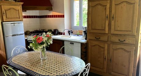 Une maison de caractère au cœur du Périgord Noir - Grande maison familiale avec piscine, vue sur le village et jardin, proche rivière Dordogne.