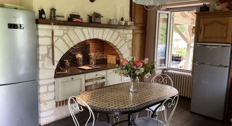 Une maison de caractère au cœur du Périgord Noir - Grande maison familiale avec piscine, vue sur le village et jardin, proche rivière Dordogne.